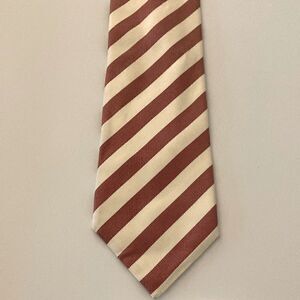 Ermenegildo Zegna Diagonal Stripe Woven Silk Necktie. Red/cream.
